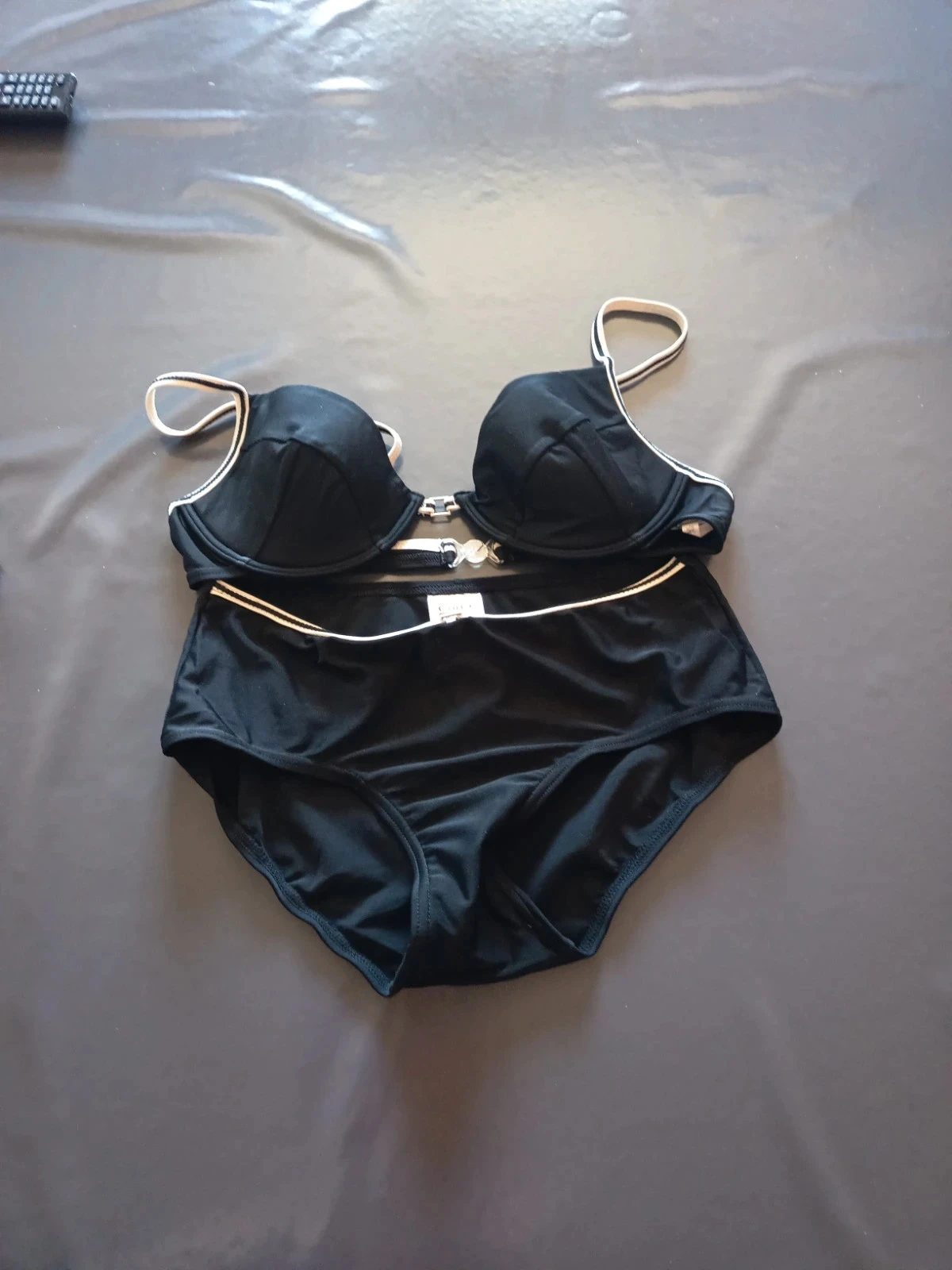Maillot de bain noir et blanc